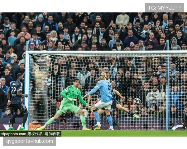 曼联高位压迫战术与防线暴露问题，对赛季防守稳定性形成制约